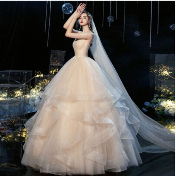 NWT WHITE V-Neck Tulle Tiered Wedding Dress Gown — Size M -Elegant Bridal Dress - Picture 12 of 13